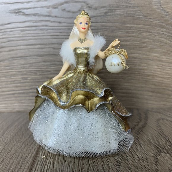 Hallmark Keepsake 2000 Christmas Celebration Barbie Ornament Special Edition - Picture 3 of 6
